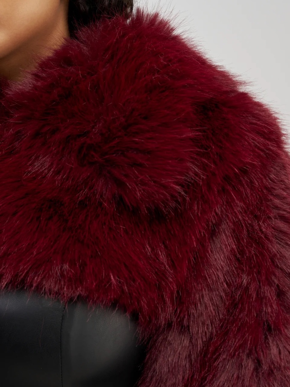 Akira LEILA ULTRA CROP FAUX FUR IN BURGUNDY small - Picture 2 of 5